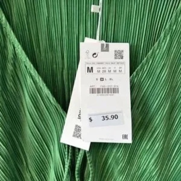 Zara Emerald Green Pleated Blouse - NWT! - Picture 3 of 3